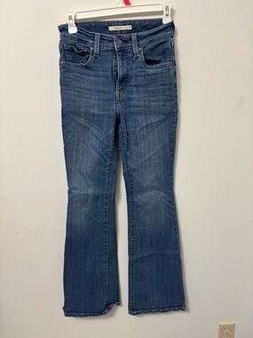 Levi's Women's Flared Jeans in Medium Blue Wash